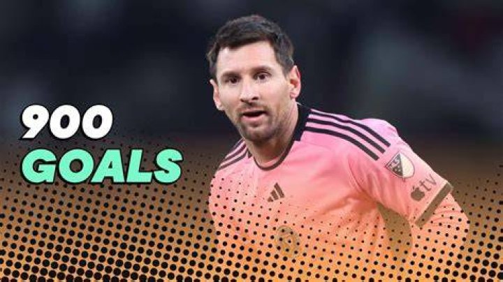 In which year did Messi scored 92 goals?