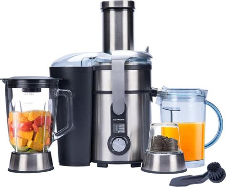 Is a juicer better than a smoothie maker?