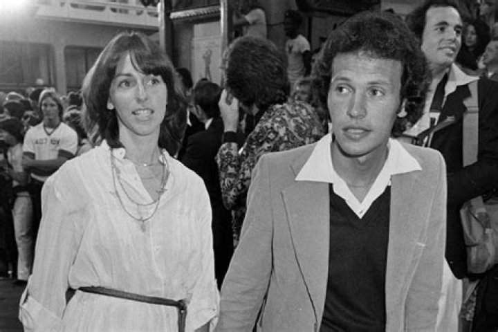 Is Billy Crystal married?