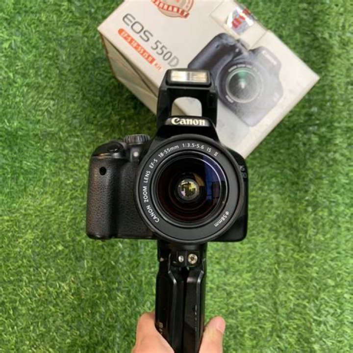 Is Canon 550D discontinued?