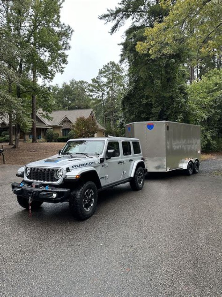 Is it safe to pull a trailer with a Jeep?