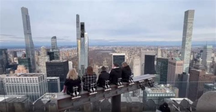 Is Lunch atop a skyscraper a real picture?