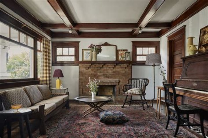 Is Mission style the same as craftsman?