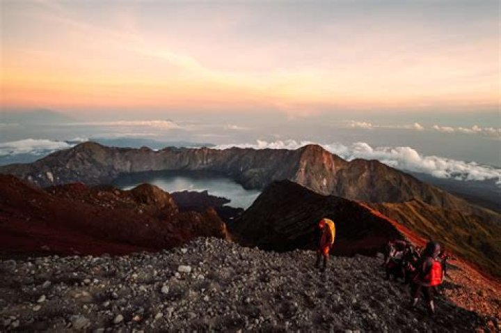 Is Mount Agung open for hiking 2020?