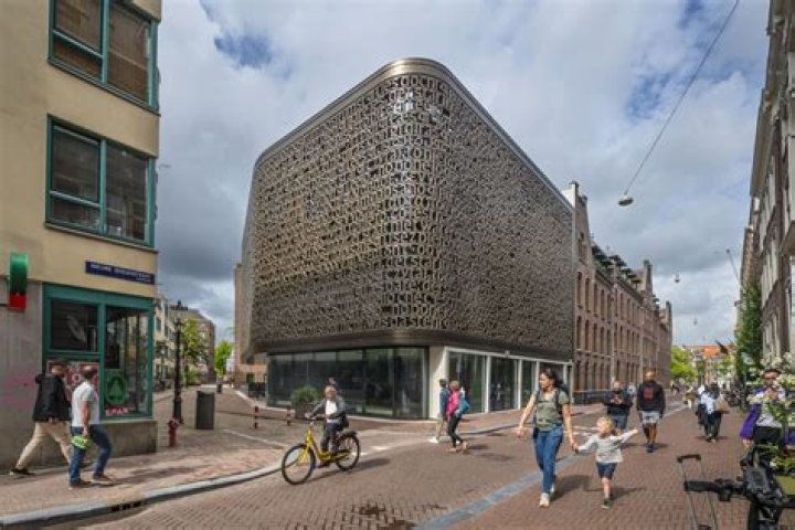 Is UvA Amsterdam prestigious?