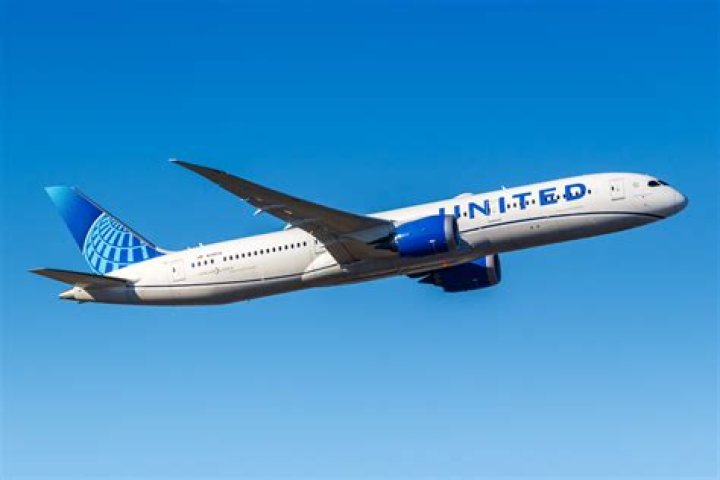 What airlines use Gogo entertainment?