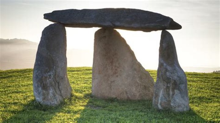 What are menhirs and dolmens?