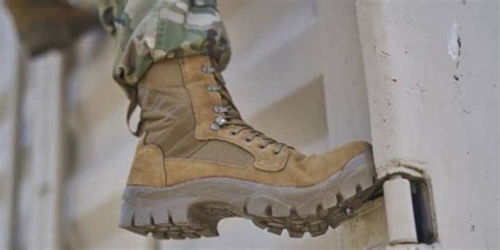 What boots do Army pilots wear?