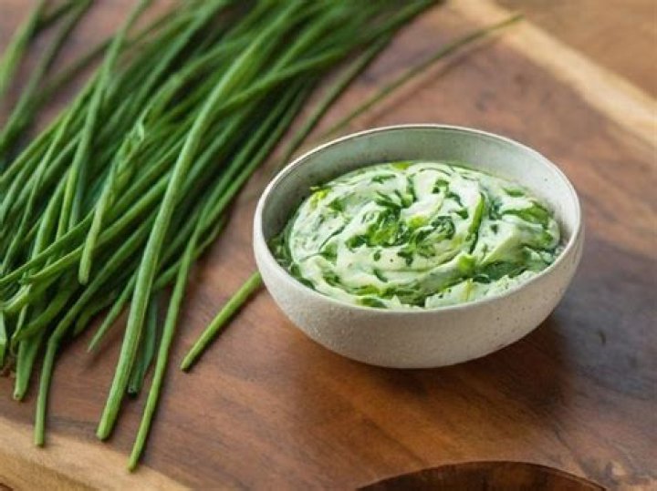 What dishes can chives be used in?