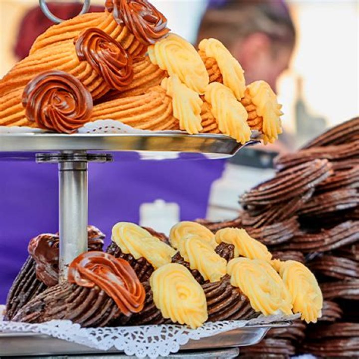 What do churros taste like?