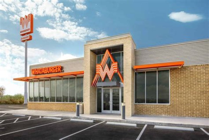 What do Whataburger employees get paid?