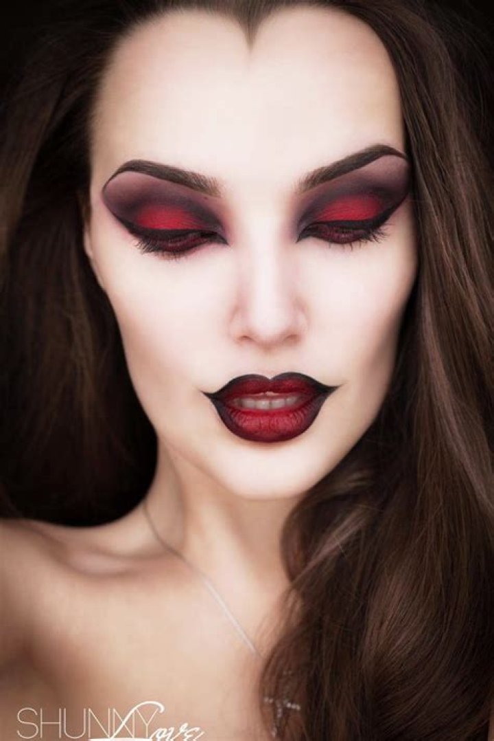 What do you need for vampire makeup?
