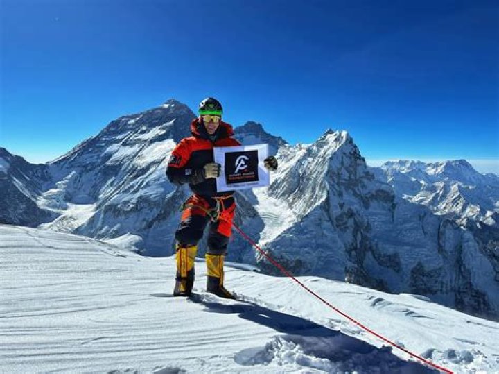 What dress do Himalayas wear?