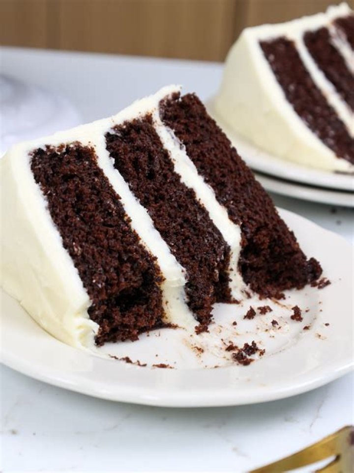 What frosting goes with chocolate cake?