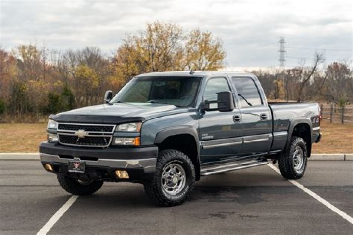 What is a 2007 Chevy Silverado Crew Cab worth?