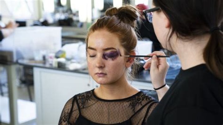 What is a special effect makeup artist?
