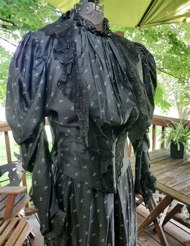 What is half mourning dress?