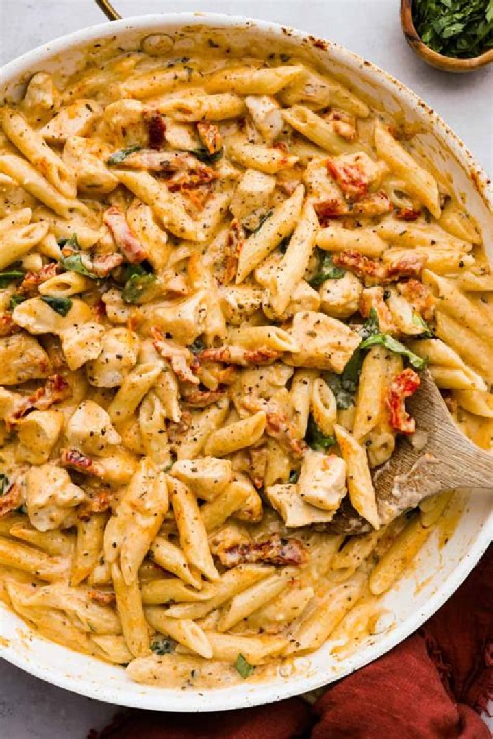 What is penne rosa sauce made of?