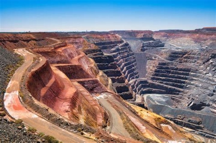 What is the biggest Super Pit in Australia?