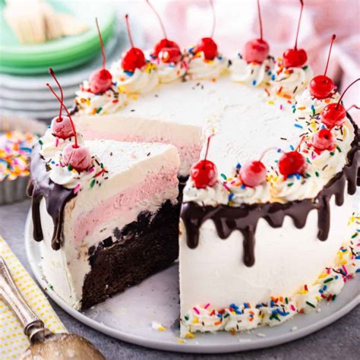 What is white forest cake made of?