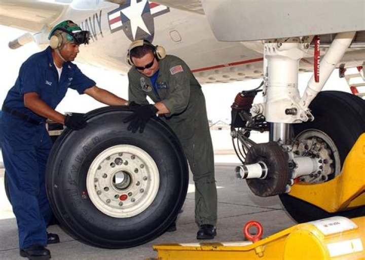 What size are airplane tires?