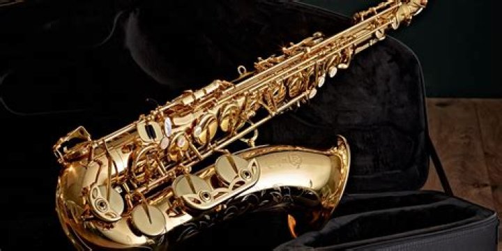 When did Conn start making saxophones in Mexico?