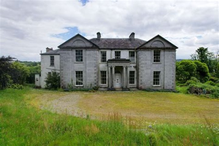 Who owns Fermoy Estate?