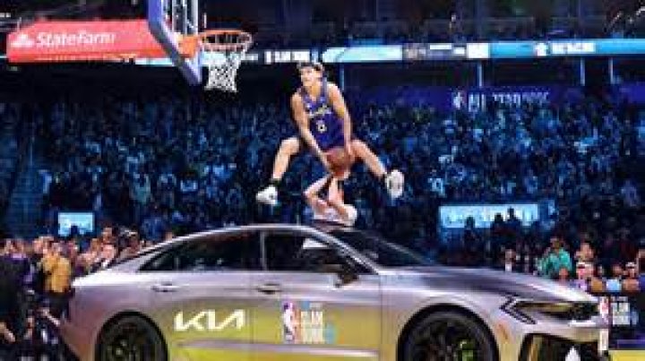 Who won the dunk contest in 2016?